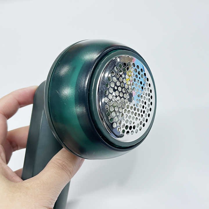 دستگاه پرزگیر شارژی (برطرف کننده خاک و پرز) مناسب برای انواع لباس،شال،کلاه،شلوار،مبل،پتو و... (تخفیف ویژه)
