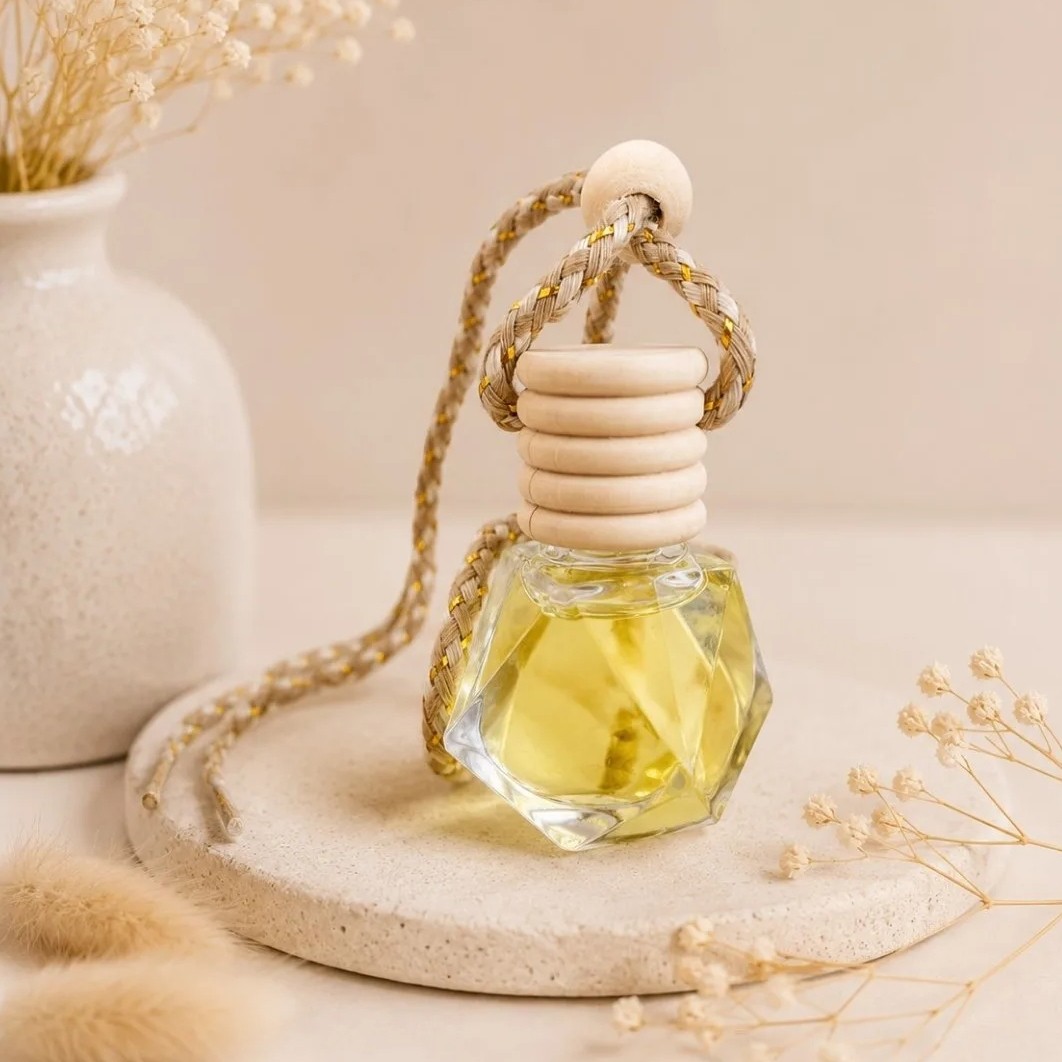 خوشبو کننده خودرو/عطر آویز ماشین 5 میل (وارداتی) مناسب برای خوشبو کردن فضای خودرو،با پخش بو ماندگار و متداوم