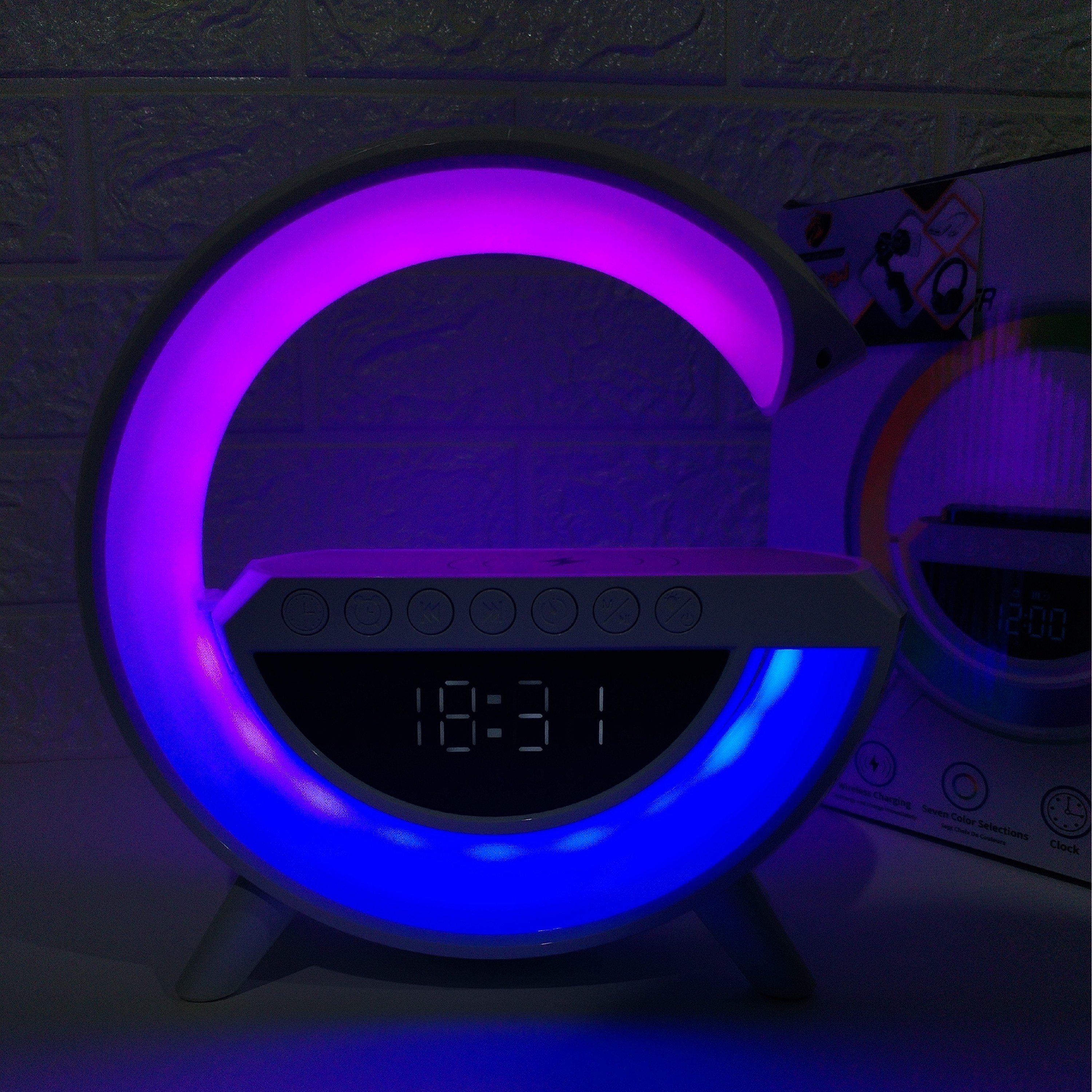 چراغ خواب بلوتوثی دارای شارژر وایرلس و اسپیکر و ساعت دارای رقص نور RGB