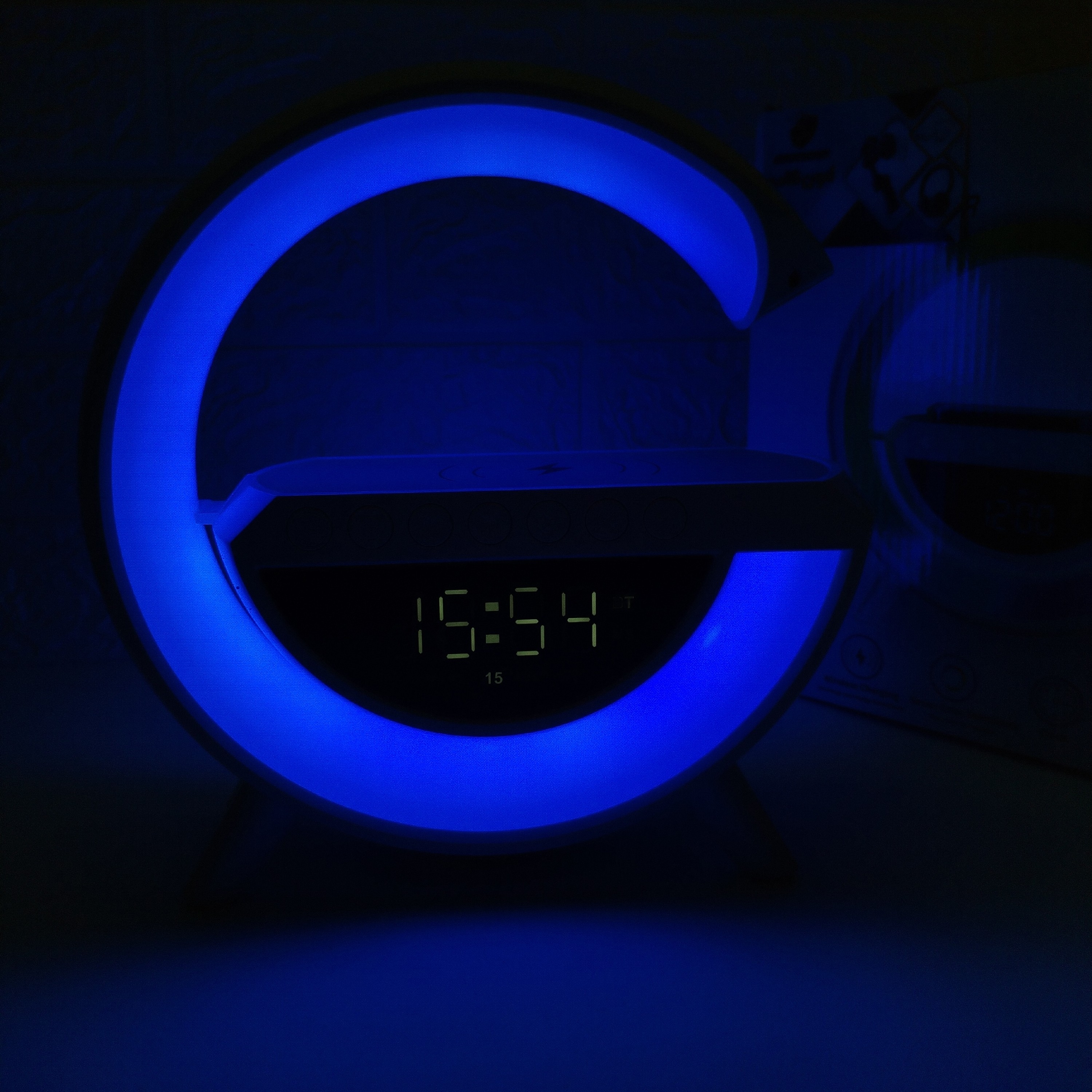 چراغ خواب بلوتوثی دارای شارژر وایرلس و اسپیکر و ساعت دارای رقص نور RGB