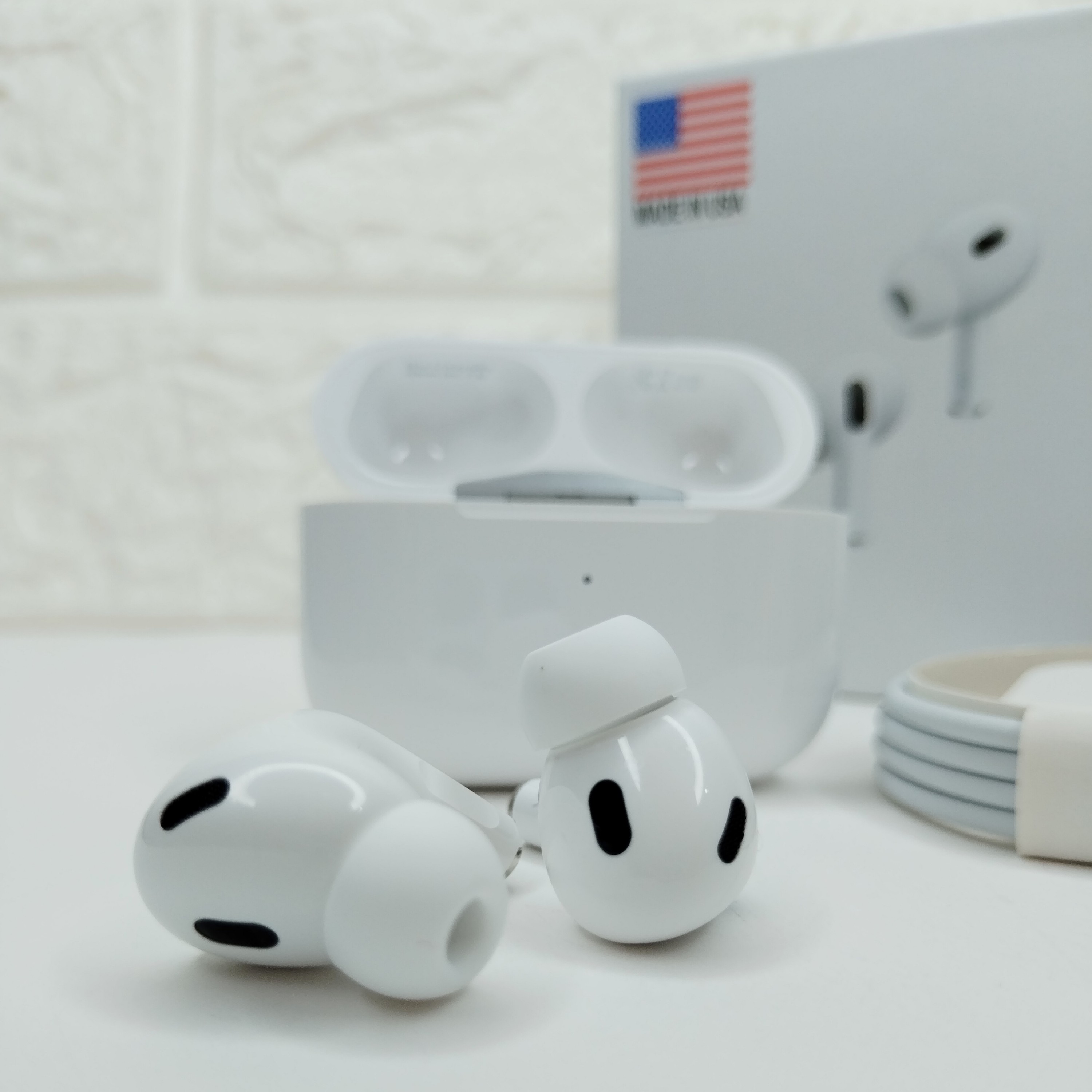 ایرپاد پرو 2 اپل اروجینال ساخته شده در آمریکا دارای اسپیکر کیفیت صدا و بیس عالی Airpodspro2