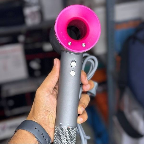 سشوار 1600W موتور قدرتمند و کم مصرف دیجیتال با 3 مدل سرعت و 3 حالت دما با 5 سری اضافه جدید قیمت عالی