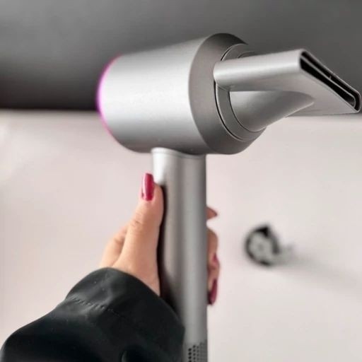 سشوار 1600W موتور قدرتمند و کم مصرف دیجیتال با 3 مدل سرعت و 3 حالت دما با 5 سری اضافه جدید قیمت عالی