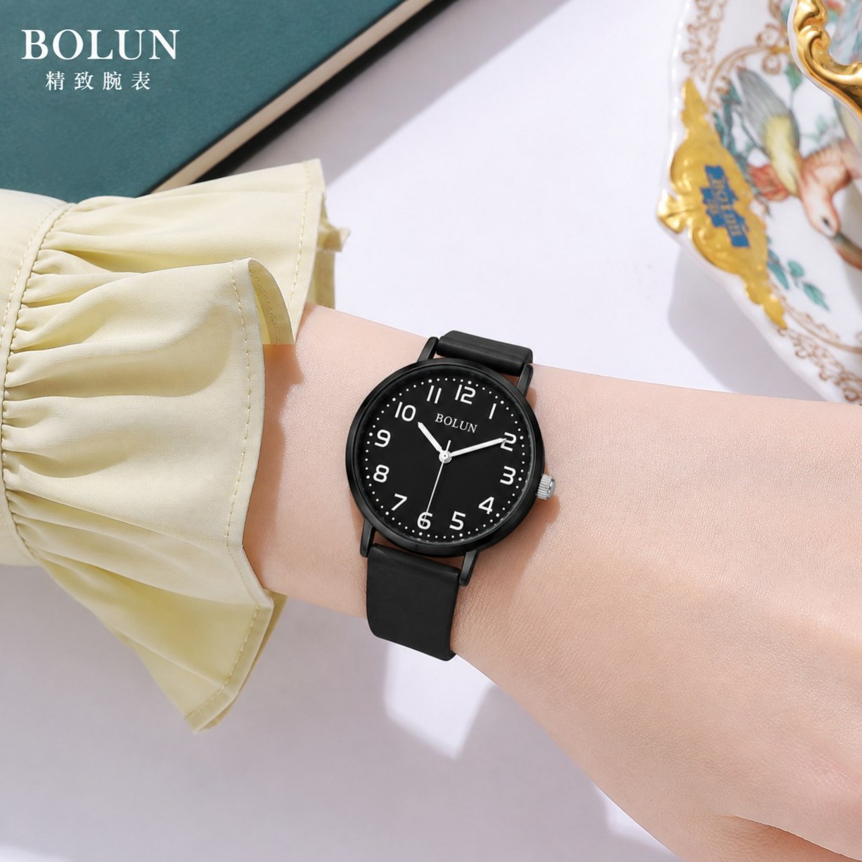 ساعت زنانه بولان BOLUN بند ژله ای صادراتی شیک