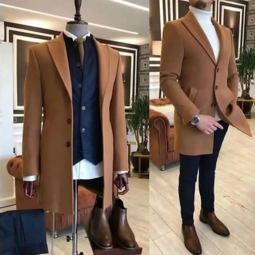 پالتو مردانه رنگ شتری عسلی بسیار خوش دوخت تنخور عالی جنس پارچه فوتر کوبیده دو رو خارجی میشه
